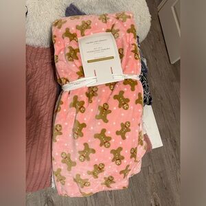 Cupcakes and Cashmere oversized throw blankets